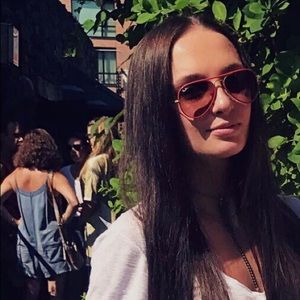 Meet your Posher, Claire